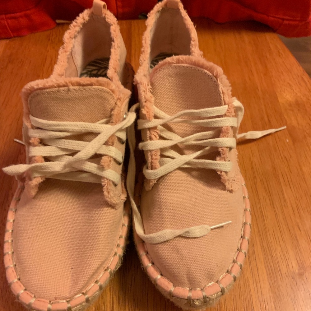 Dolce Vita Espadrille style Sneaker!